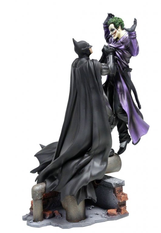 Фигурка Batman: Летопись Аркхема (Arkham Origins) + Арт-бук в твёрдом переплёте